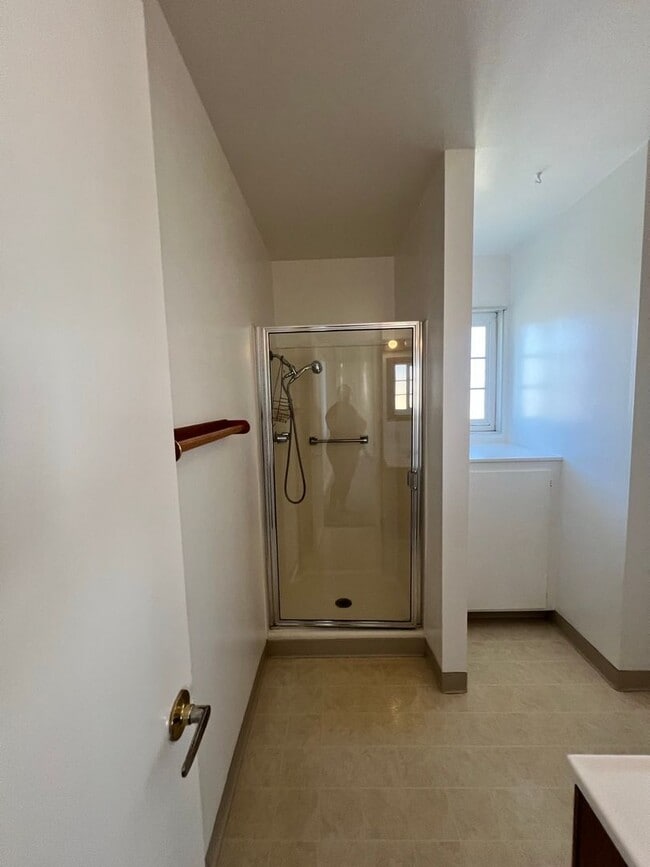 Building Photo - Spacious 2-Story House in Whittier