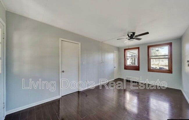 Building Photo - 350 S 38th St
