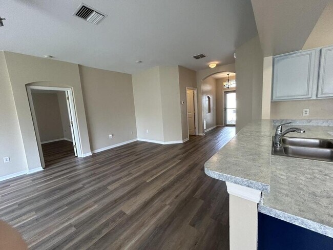 Building Photo - 30534 Tremont Dr