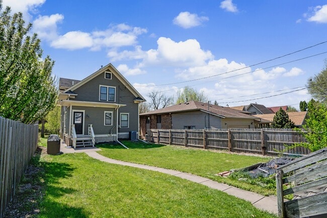 Building Photo - 1154 Hotz Ave