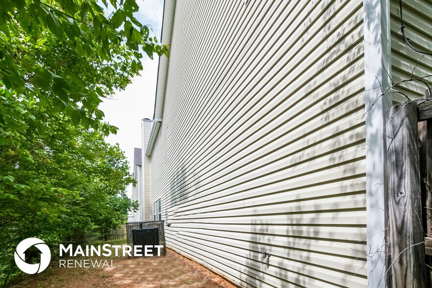 Building Photo - 4064 Robin Cir