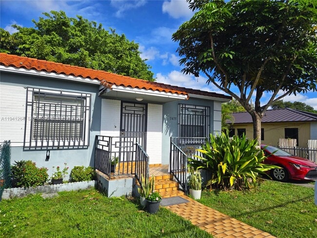 Building Photo - 3475 SW 27th St