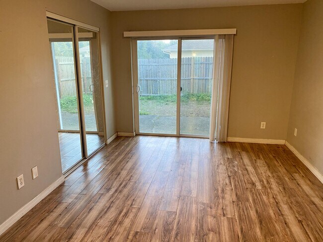 Building Photo - 491 10th St