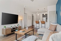 Building Photo - 711 W Broadway Rd