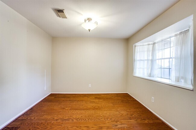 Building Photo - 11658 Lakeside Park Dr