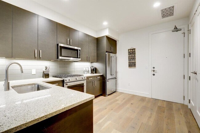 Building Photo - 222 West Ave