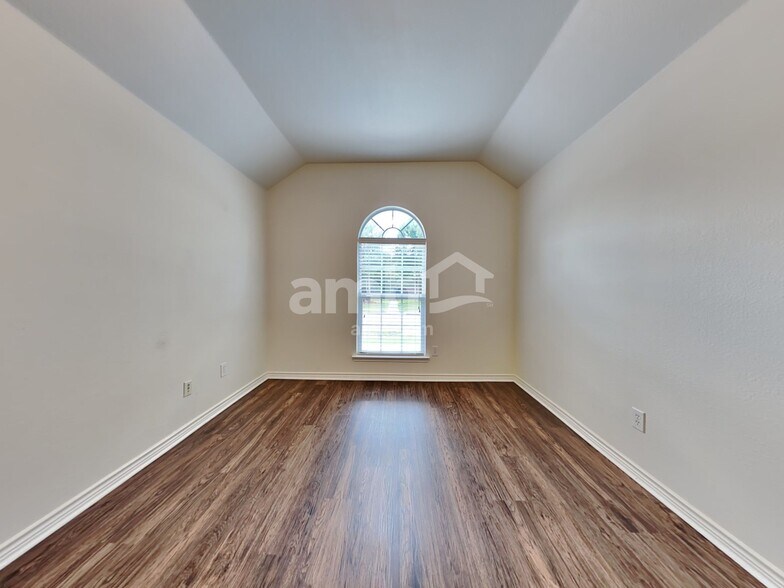 Building Photo - 1385 Tanglevine Dr