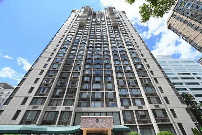 Building Photo - 45 River Dr S