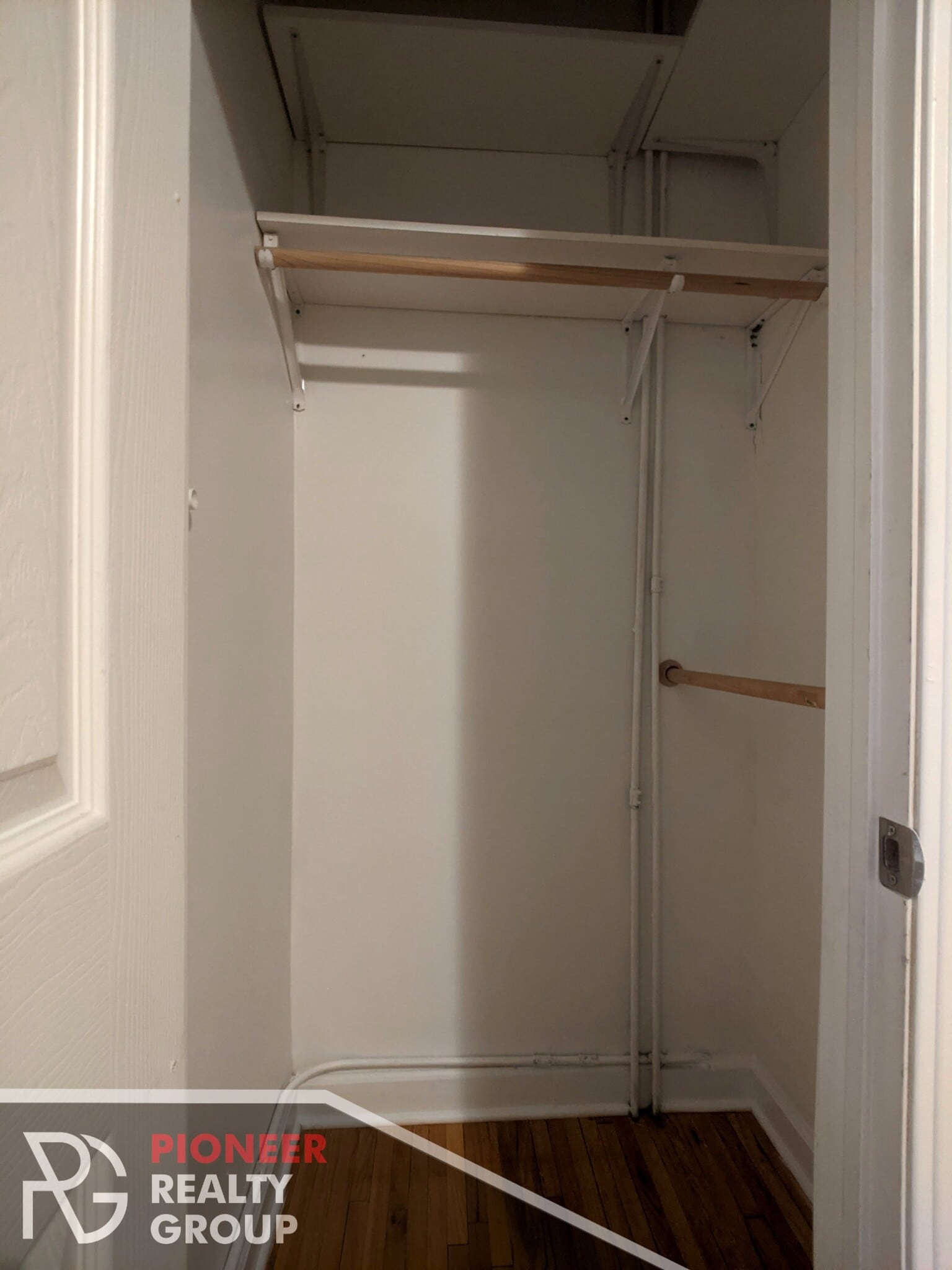 Building Photo - 634 W Barry Ave