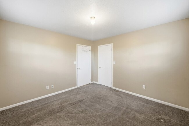 Building Photo - 46 James Dr