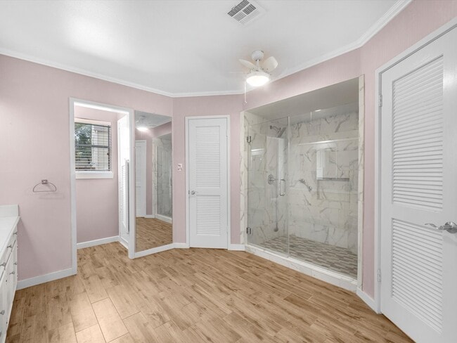 Building Photo - 707 Center Hill Dr