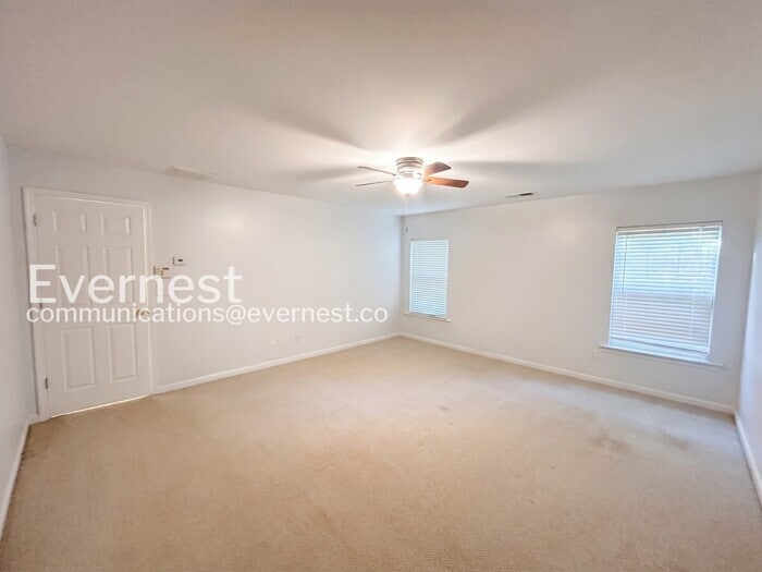 Building Photo - 200 Suttles Dr SW
