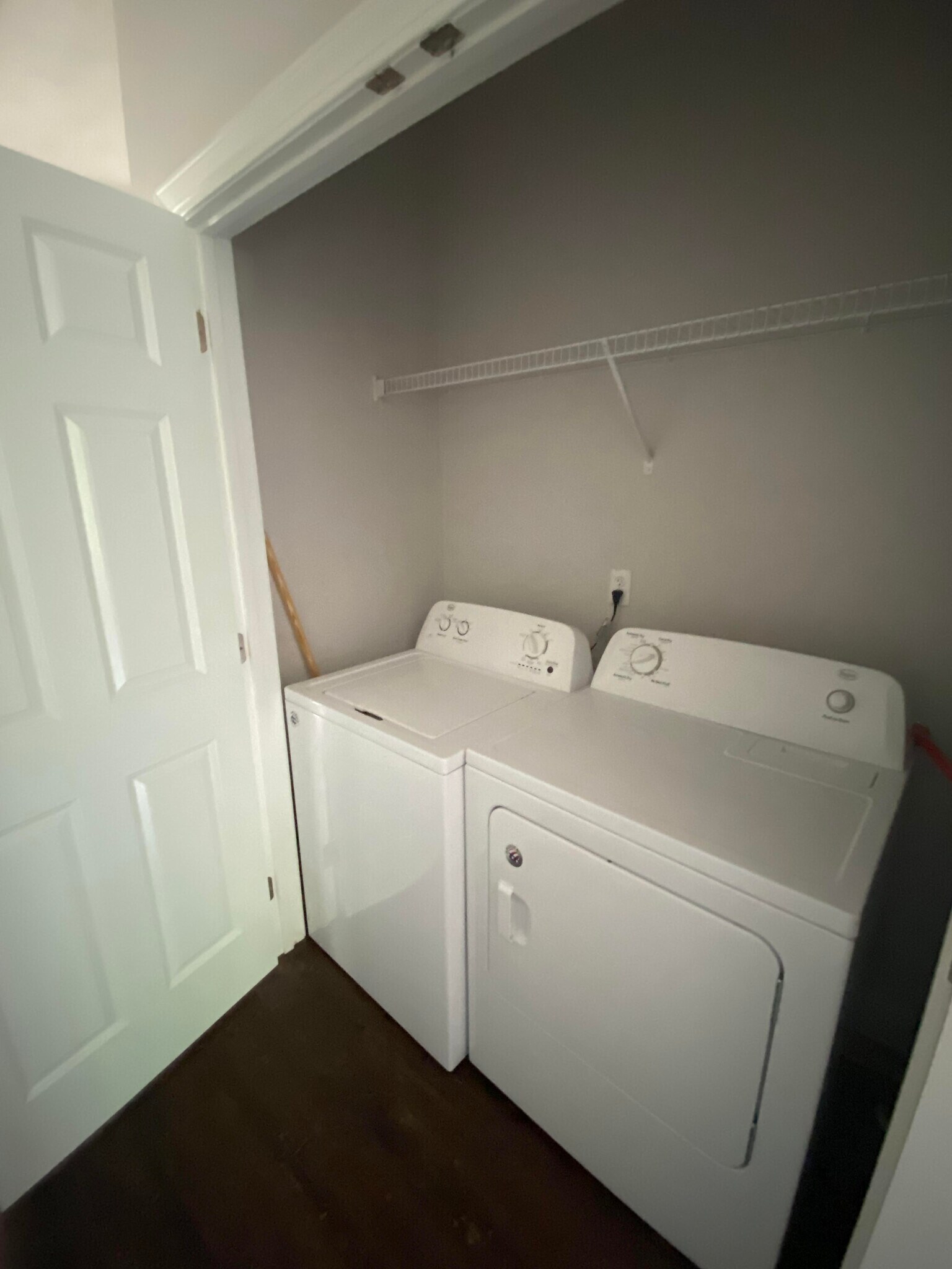 Building Photo - 526 Dennis Way