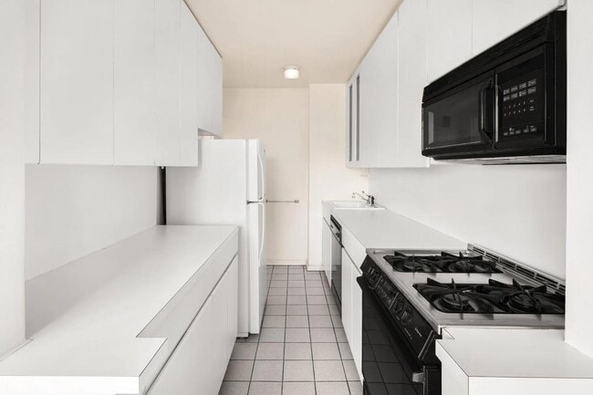 Building Photo - 392 Central Prk W