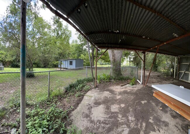 Building Photo - 516 W Point Tap Rd