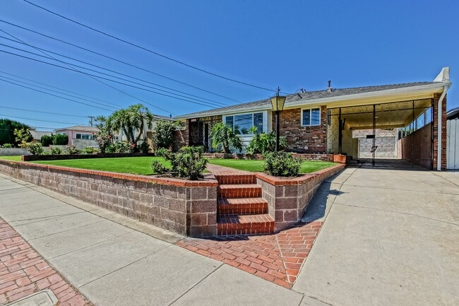 Primary Photo - ***$500 OFF FIRST MONTHS RENT*** SPACIOUS, BRIGHT & AIRY, 3BR2BA HOME W/ GREAT OUTDOOR SPACE, LAR...