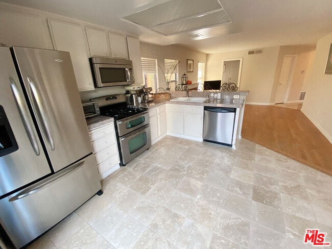 Building Photo - 3856 Cottonwood Grove Trail
