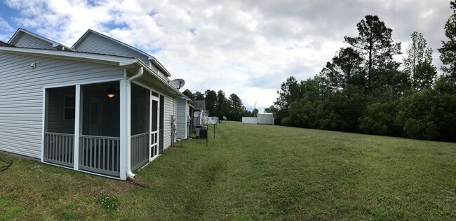 Building Photo - Super Sweet on Streamwood