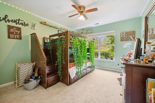 Building Photo - Everything included in rent price!! All ut...