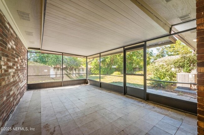 Building Photo - 2726 Winrock Dr W