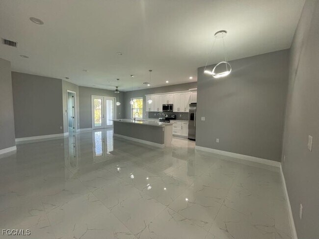 Building Photo - 1117 NE 11th Terrace