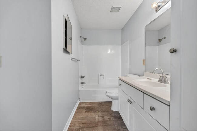 Building Photo - 10200 Belle Rive Blvd