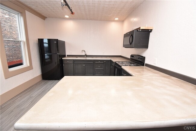 Building Photo - 152 Court St