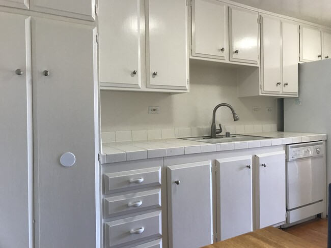 Kitchen - 23926 De Ville Way