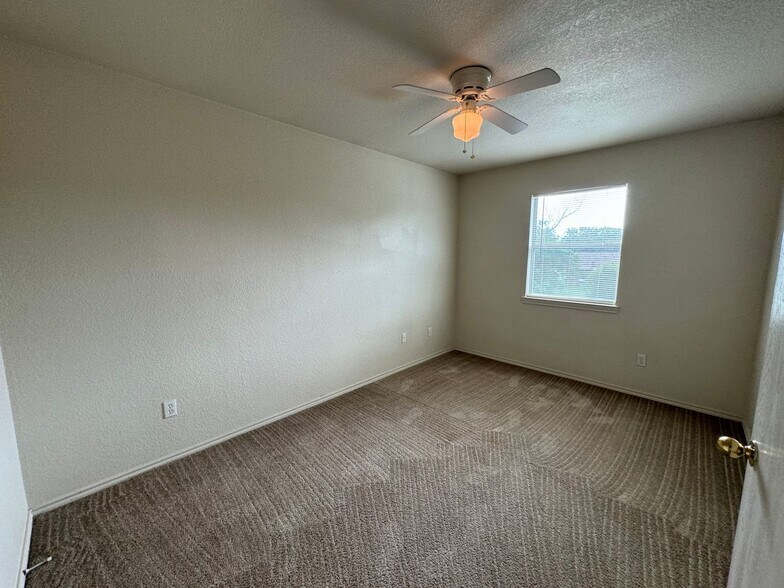 Building Photo - 1602 Aztec Trce