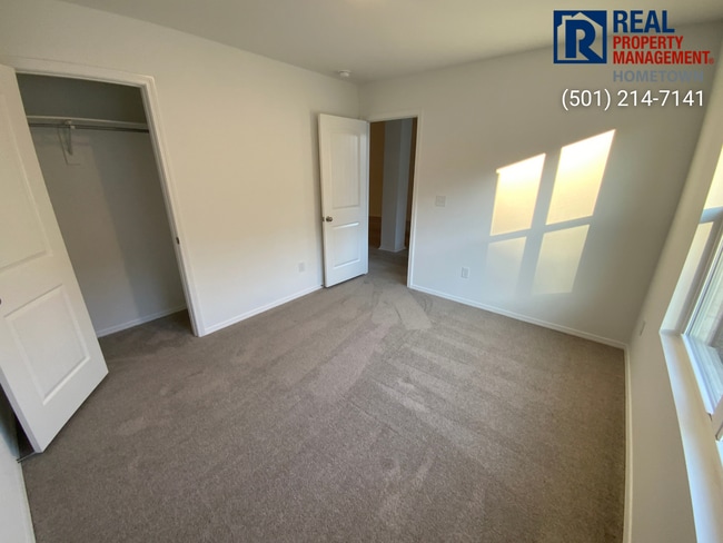 Building Photo - 1495 Meadows Dr