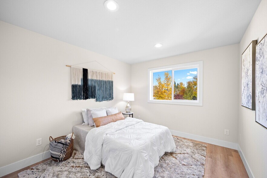 Building Photo - 1721 Northshore Dr