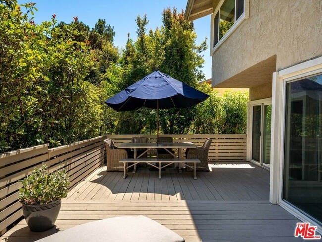 Building Photo - 2898 Woodwardia Dr