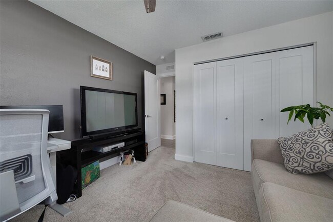 Building Photo - 1627 Dale Cir S