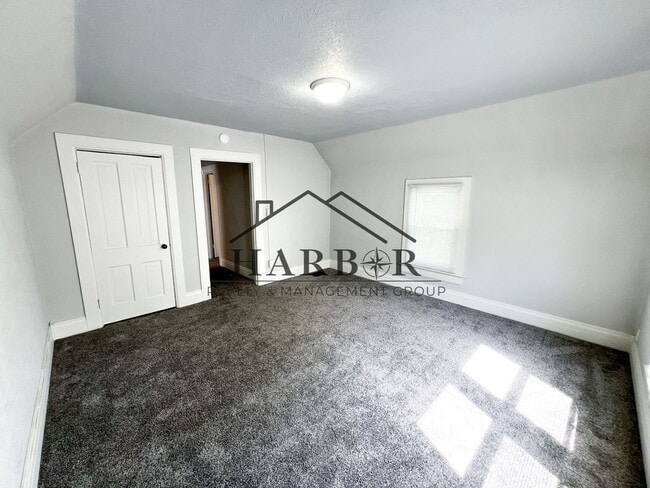 Building Photo - 527 Boone St