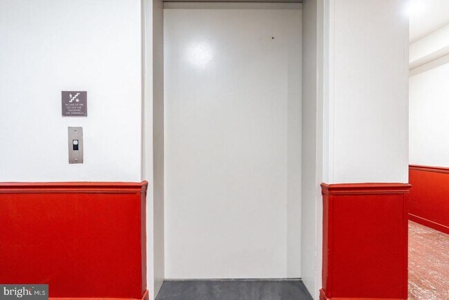 Building Photo - 303 Vine St