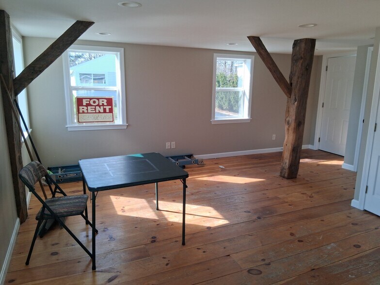 Building Photo - 58 Maple St