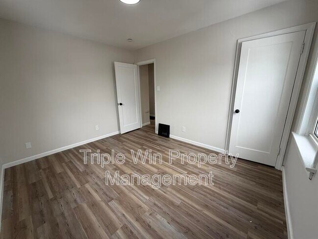 Building Photo - 17 St Genevieve Ct