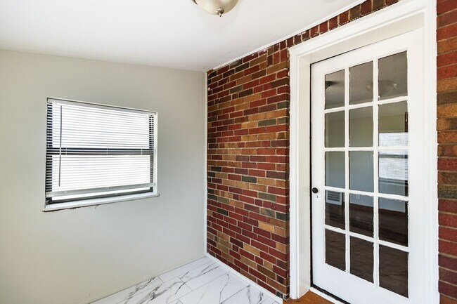 Building Photo - 5322 Miami St