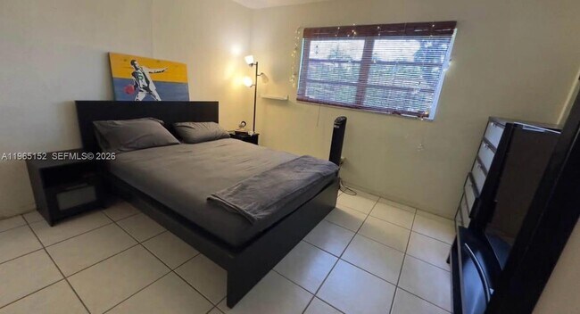 Building Photo - 1530 NE 191st St