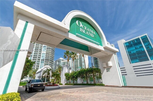 Building Photo - 16400 Collins Ave