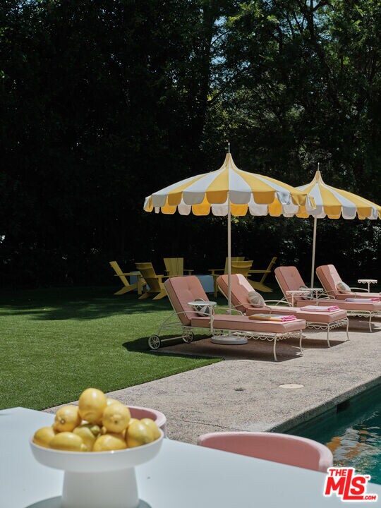 Building Photo - 661 Doheny Rd