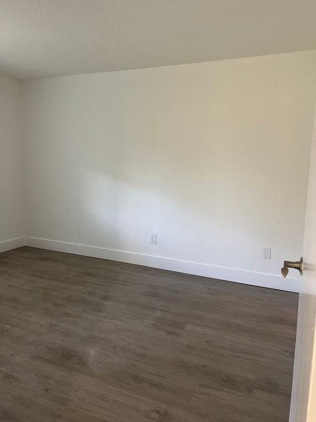 Building Photo - Beautiful Apartment in Gated Community FUL...