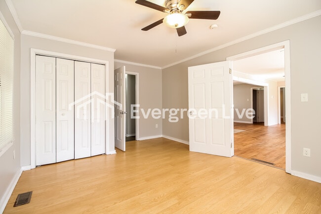 Building Photo - 106 Whitener Ave