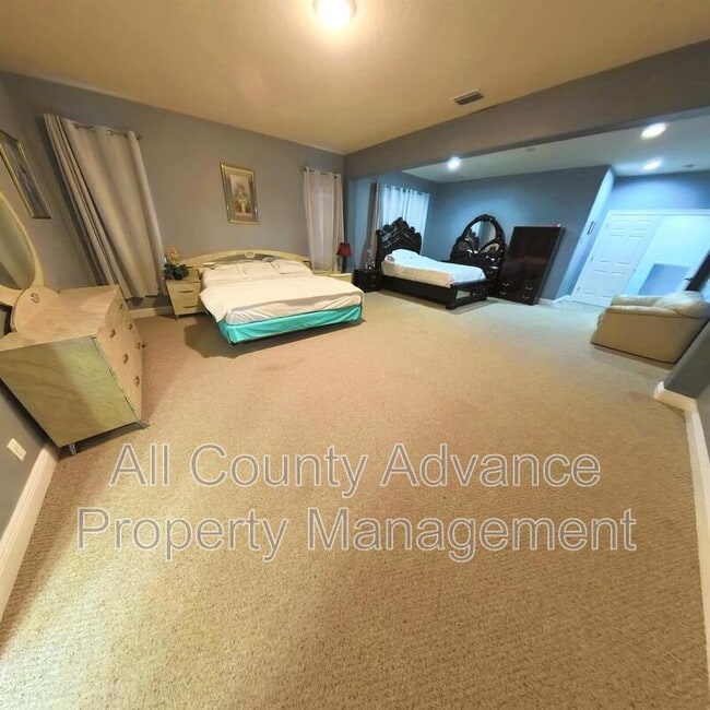 Building Photo - 2679 Lakebreeze Ln