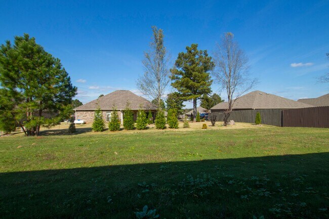 Building Photo - Move in special