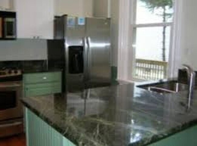 Building Photo - Convenient  Mission Hill Location, In-Unit Washer and Dryer, Eat-in Kitchen, Big Bedrooms