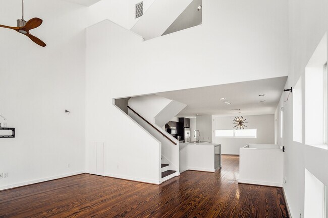 Building Photo - 2936 Commerce St