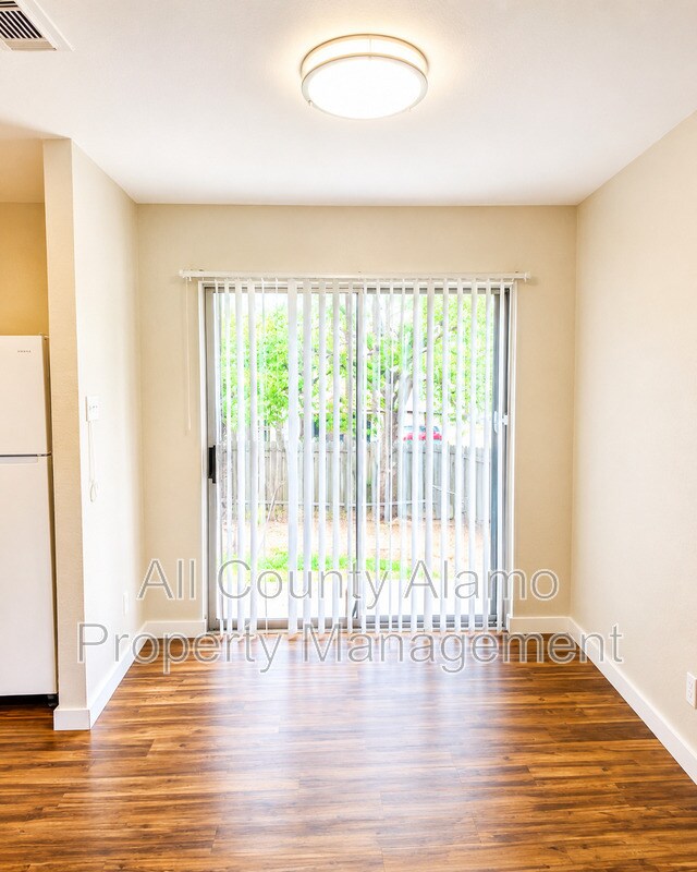 Building Photo - 429 Zachry Dr