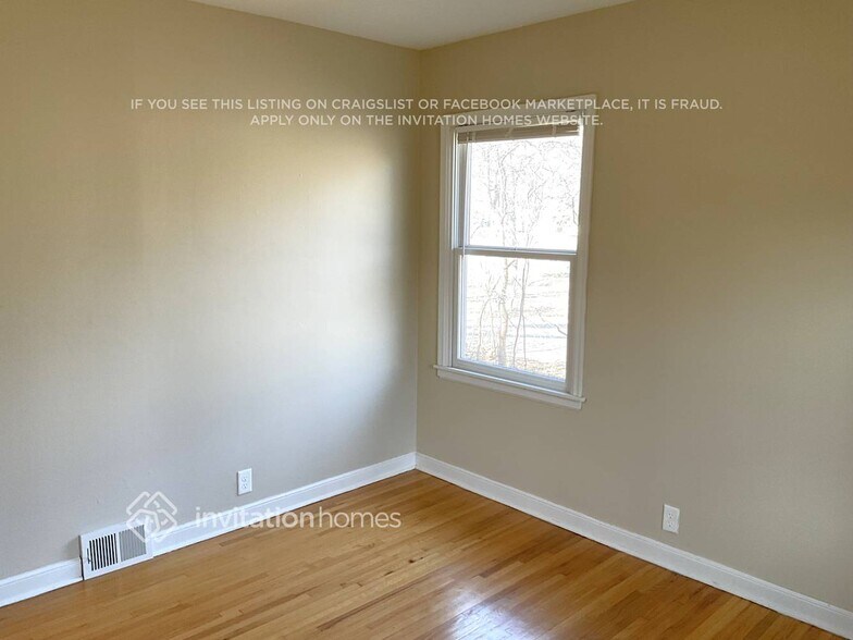 Building Photo - 2940 Orchard Ave N