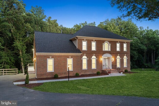 Building Photo - 10899 Woodland Falls Dr